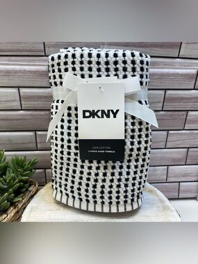 DKNY ❤️Cotton (2)Hand Towels Black White Pattern NWT